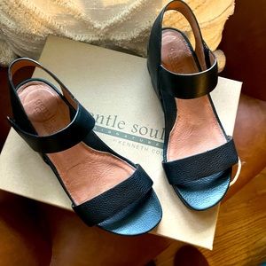 Gentle Souls by Kenneth Cole Gianna sandal! Comfy and stylish ❤️❤️